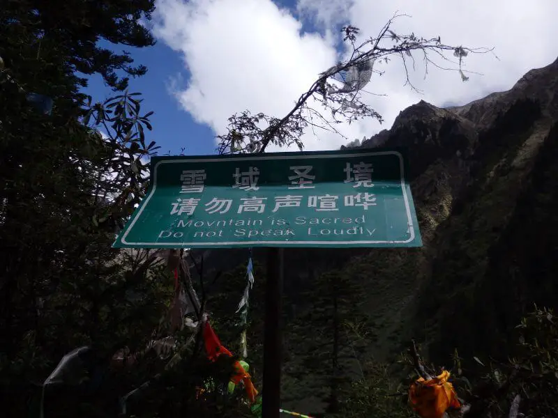 Hiking/ trekking to the Glacier Lake from Yubeng Village, in the Meili Snow Mountain Range (Meili Xue Shan). Deqin, Yunnan, China.