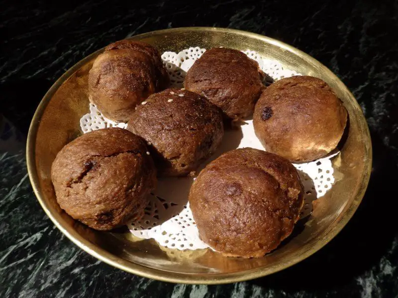 Traditional Chinese Sweet Pie (糖火烧/ Y19) at 印巷小馆. Nanluoguxiang, Beijing, China.