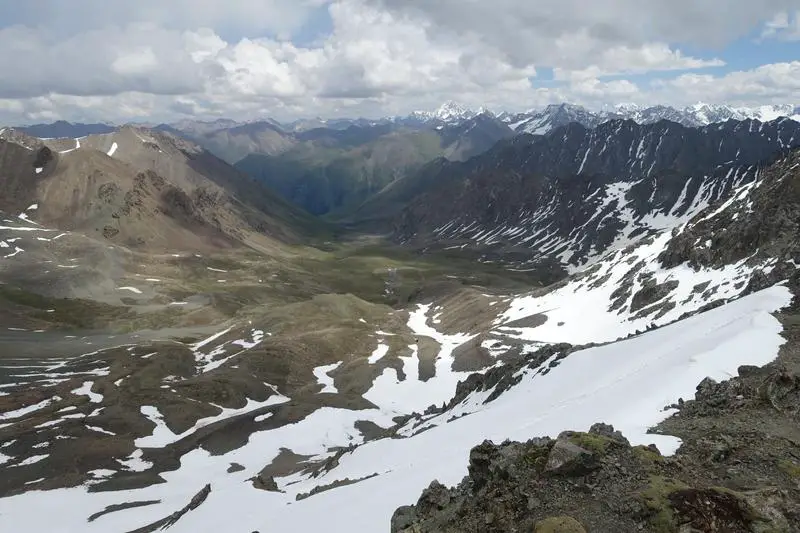 The valley on the other side of the Ala-Kul pass, leading out to Altyn Arashan.